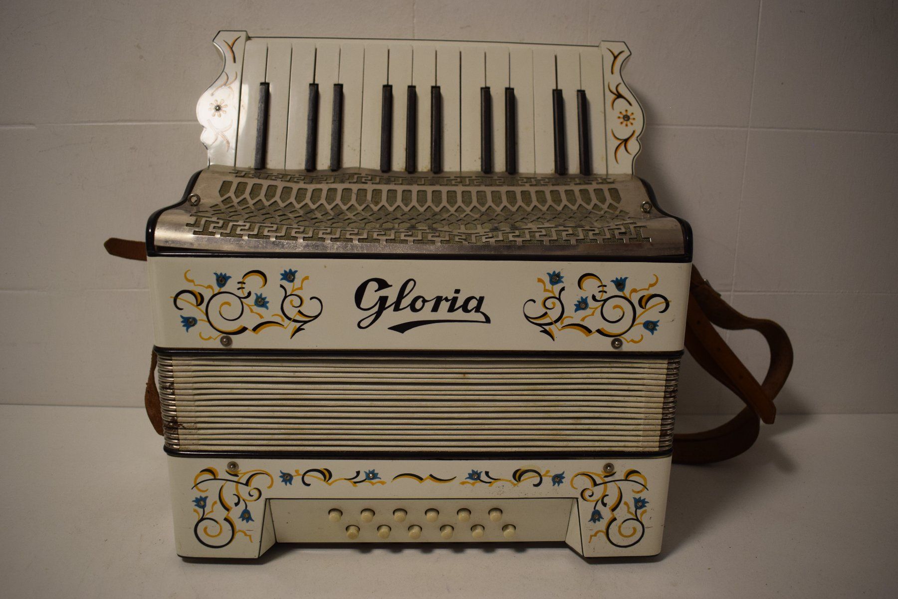 Strumenti musicali: Antikes Akkordeon Gloria – Usato da Zürich venduto da Brockito