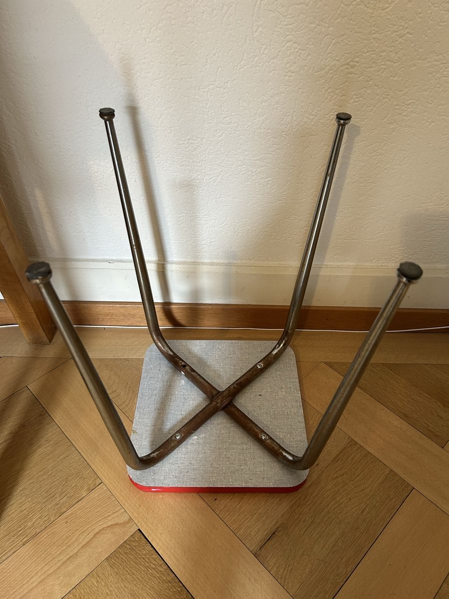 Hocker: Hocker mit tollen Stuhlbeinen – Gebraucht aus Zürich von ann_9fv5 5