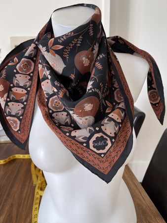 Chloé foulard Vintage, en soie comme neuf très jolies couleu
