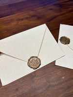 edle Couverts aus Leinenpapier und Siegel