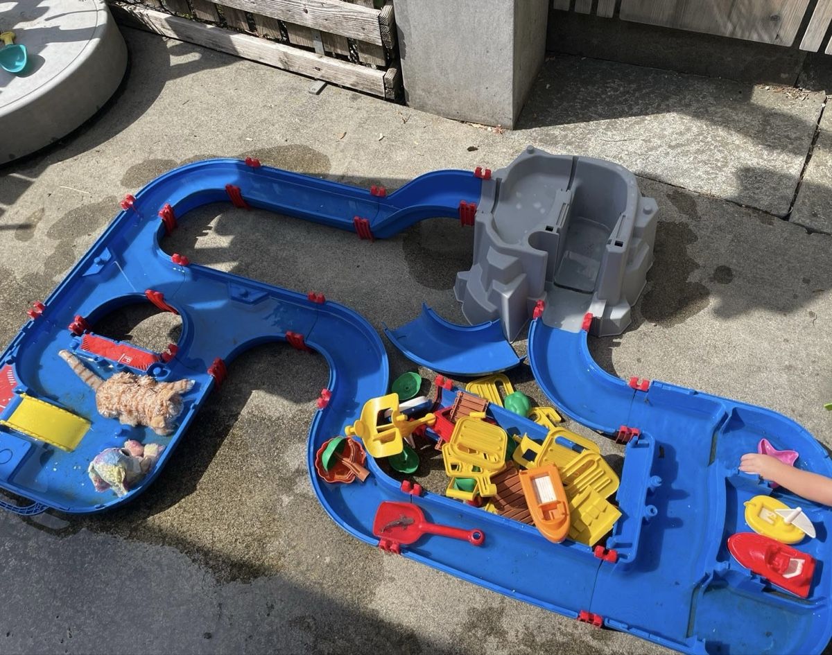 Aquaplay Spielzeuge: Aqua Play Wasserbahn  – Gebraucht aus Teufenthal AG von sleeepless1987