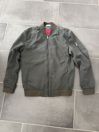 Bomberjacke Zara Man grösse M olivgrün guter Zustand