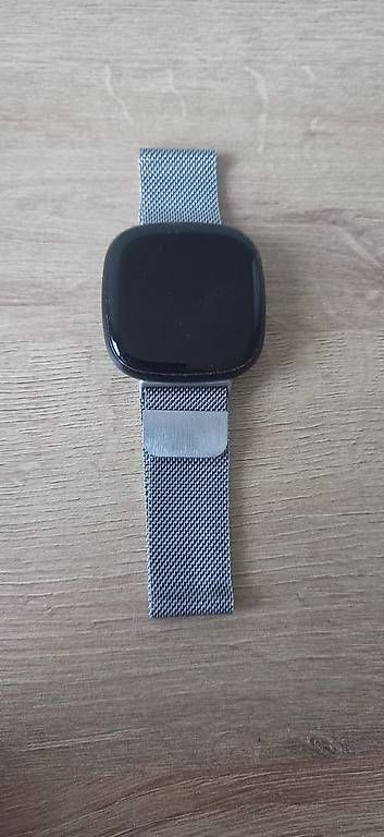Fitbit Smartwatch: Fitbit Smartwatch mit Metallarmband – D'occasion à Chur par danielac1