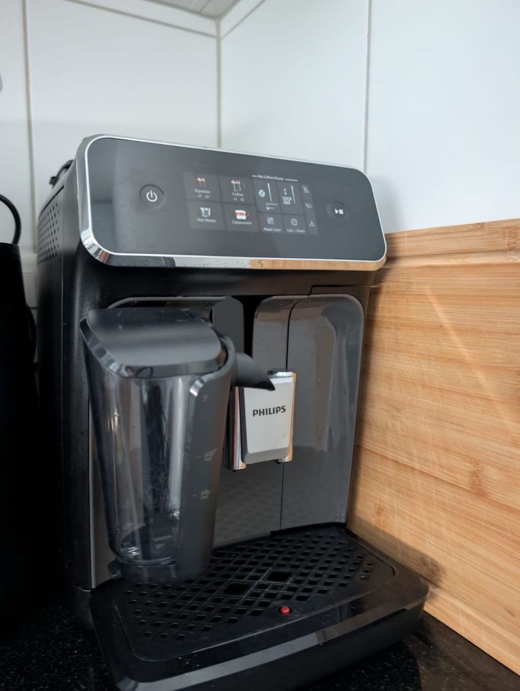 Philips Kaffeemaschinen & Espressomaschinen: Philips 2300 Series EP2334/10 – Gebraucht aus Basel von van_kd55