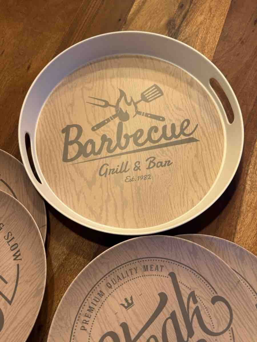 Assiettes: Teller und Tablar Barbecue – D'occasion à Benken SG par 14mtmt 1