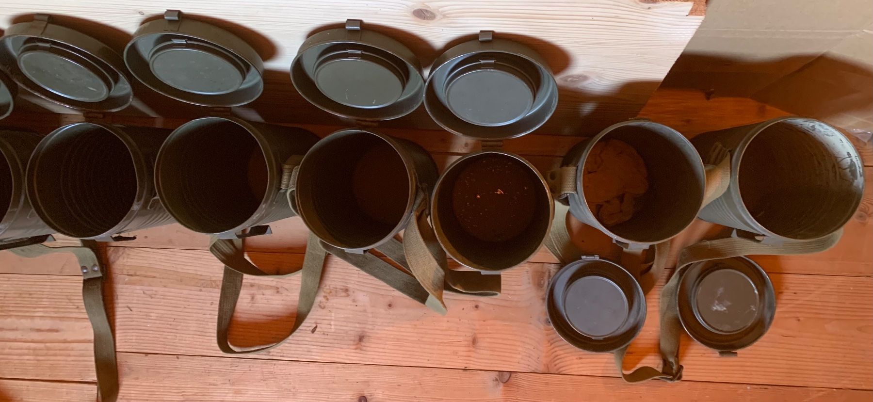 Schweizer Armee Taschen: 10 Gasmasken-Büchsen – Gebraucht aus Goldingen von Bergler012 1