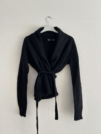 Cardigan ZARA noir en laine et angora, Taille M, parfait!