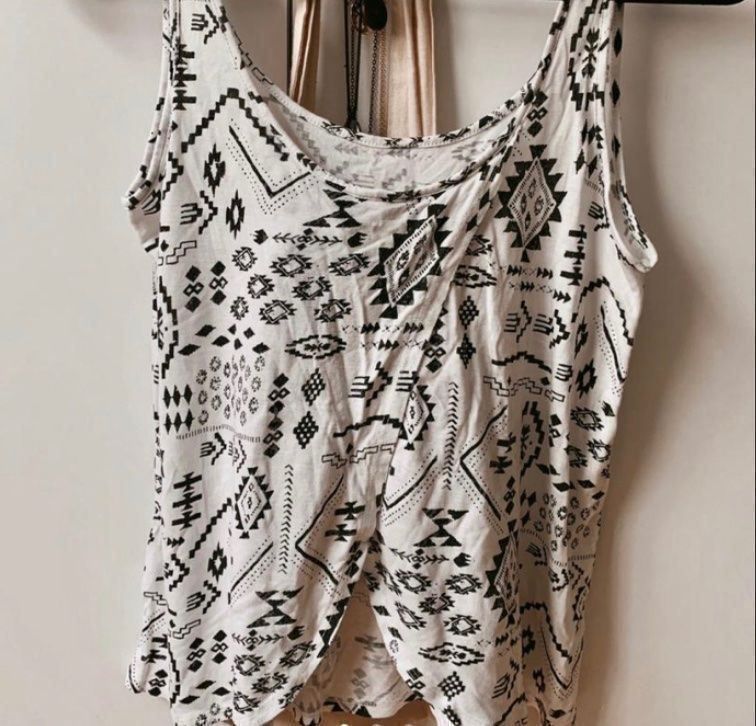 Top: CHICORÉE TOP WEISS MIT SCHWARZEM MUSTER - GRÖSSE XS – Usato da Buchs AG venduto da fischli610 7