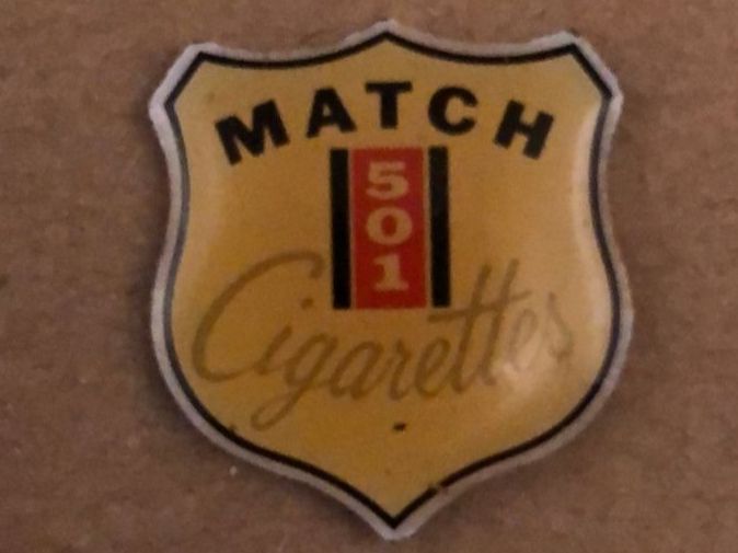 Placchette & Badge: Vends pins cigarettes Match 501 – Usato da Corpataux venduto da pfi_27t6