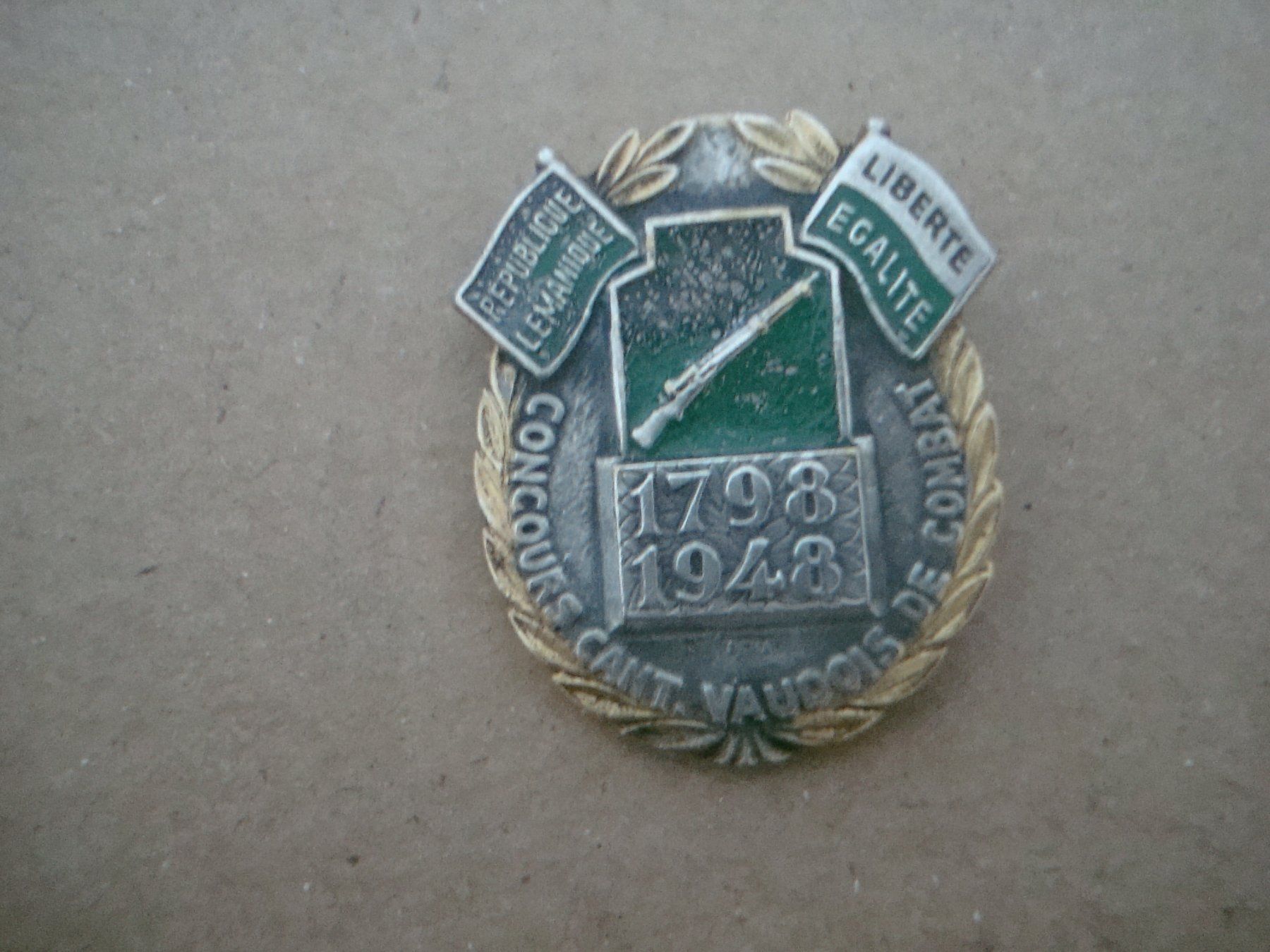 Plaquettes & Badges: Abzeichen - Concours Cant. Vaudois de Combat 1948 – D'occasion à Neuenegg par flohcante