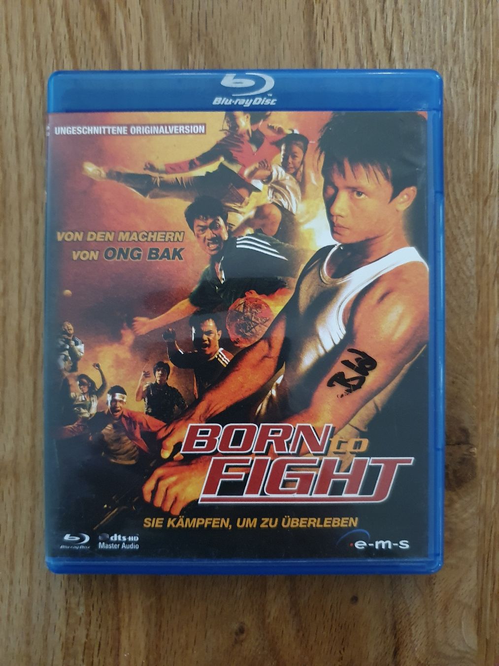 Tutti i DVDs: Blue-ray Disc "Born to fight" – Usato da Eglisau venduto da Connemara