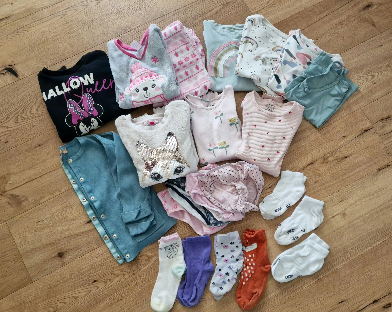 Kleiderpakete & -sets: Mädchen set 110/116 – Gebraucht aus Emmenbrücke von Nadmorebiti