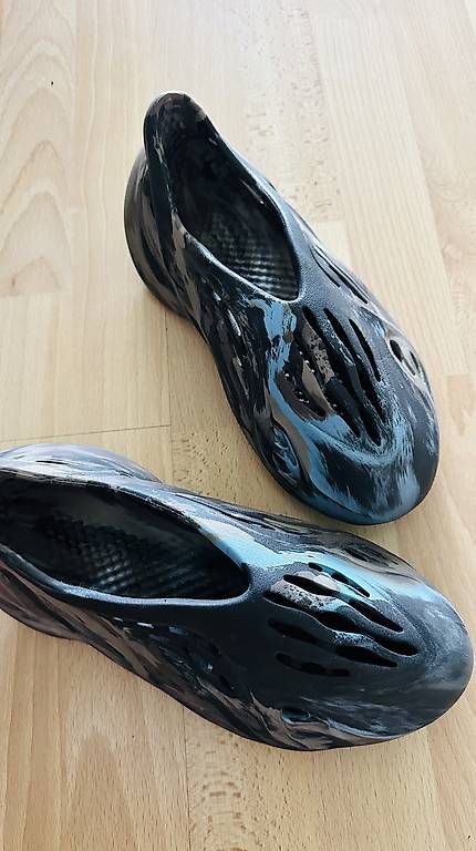 Scarpe da uomo: adidas Yeezy Foam Runner 43 – Usato da Kloten venduto da jasonjason1206