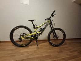 YT Tues CF 27.5" (Carbon) - VTT Downhill / DH