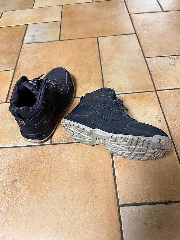 Scarpe per ragazzi: Wanderschuhe Gr. 35, wasserdicht "Jack Wolfskin" – Usato da Dübendorf venduto da rut_5b5n 1