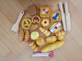 Holzbackwaren Spielzeug Set für Kinder gut erhalten