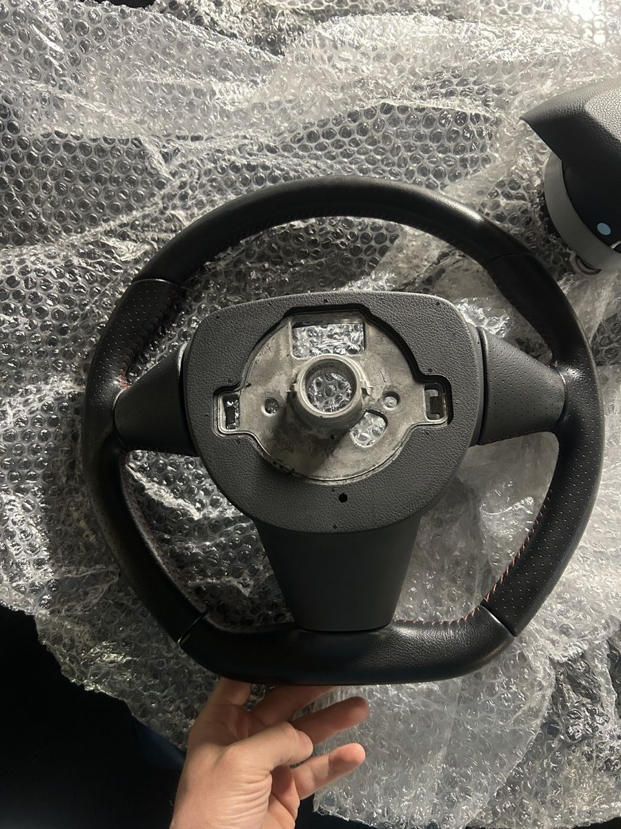 Seat Tutti pezzi di ricambio auto: Volant Seat Ibiza FR – Nuovo (secondo la descrizione) da Payerne venduto da gen_c68w 5