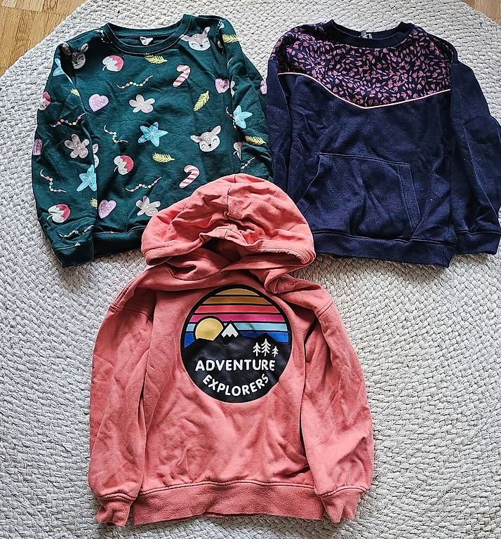 Pulls et sweat-shirts: Mädchenkleider Pullover 122-128 – D'occasion à Thun par ninuschga