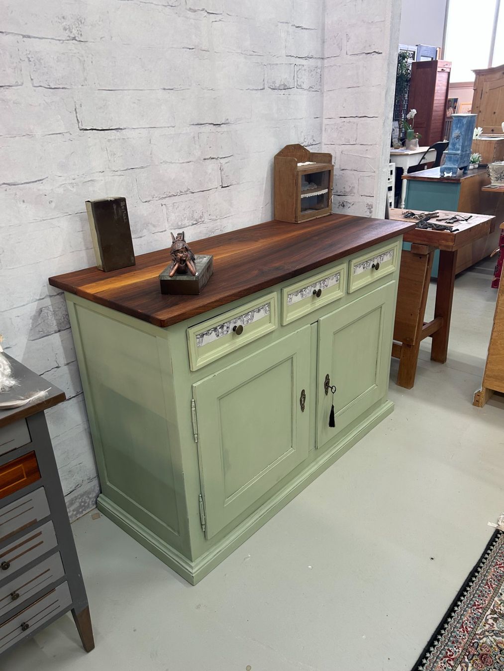 Cassettiere: Kommode Sideboard Anrichte Buffet Nussbaum vintage börnie's – Usato da Gränichen venduto da boernies01 1