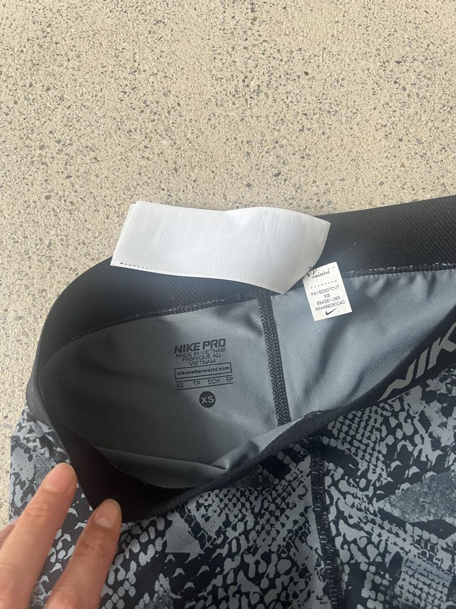 Nike Pantaloni: Nike Sporthose – Usato da Zürich venduto da Jaskam 2