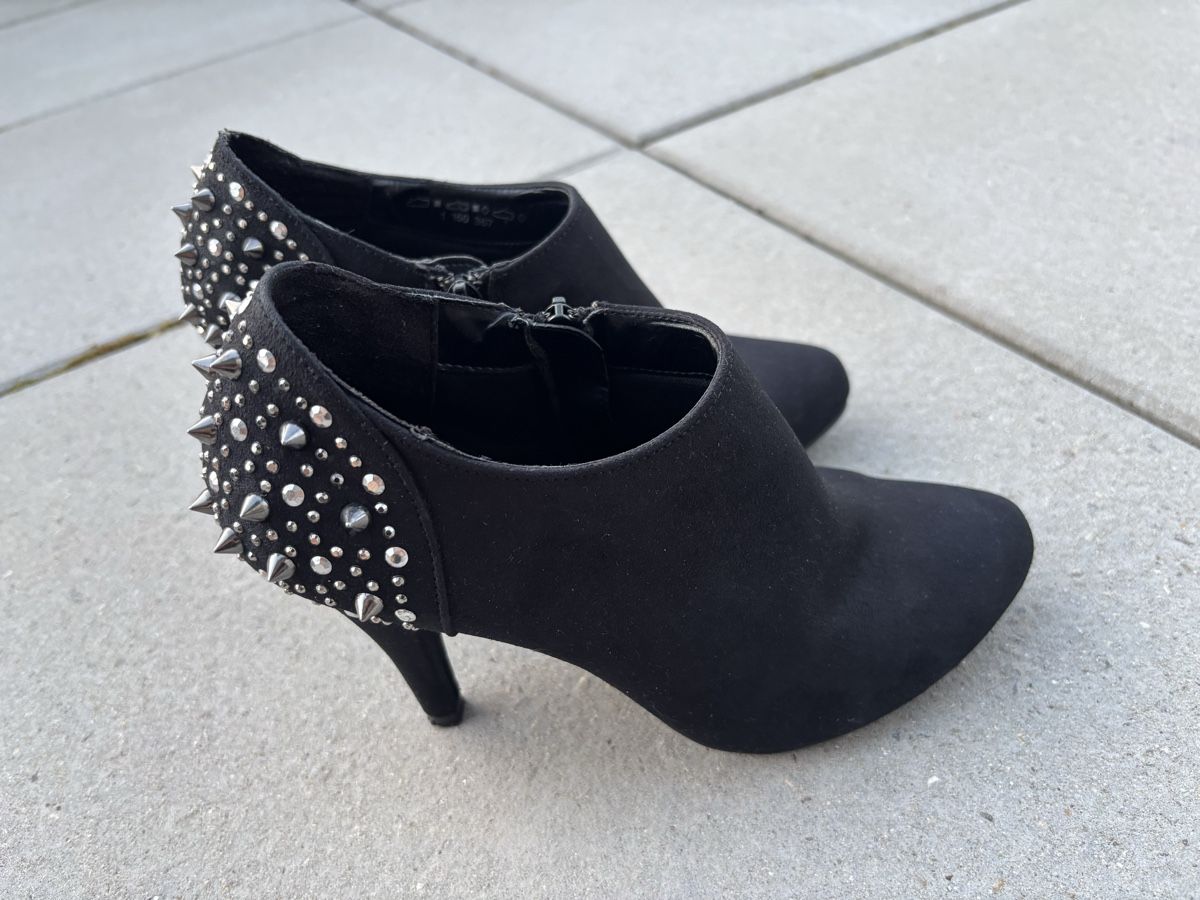 Graceland Scarpe da donna: Nieten - Stiefeletten in Gr. 37 – Usato da Grenchen venduto da Wonderland-Finland