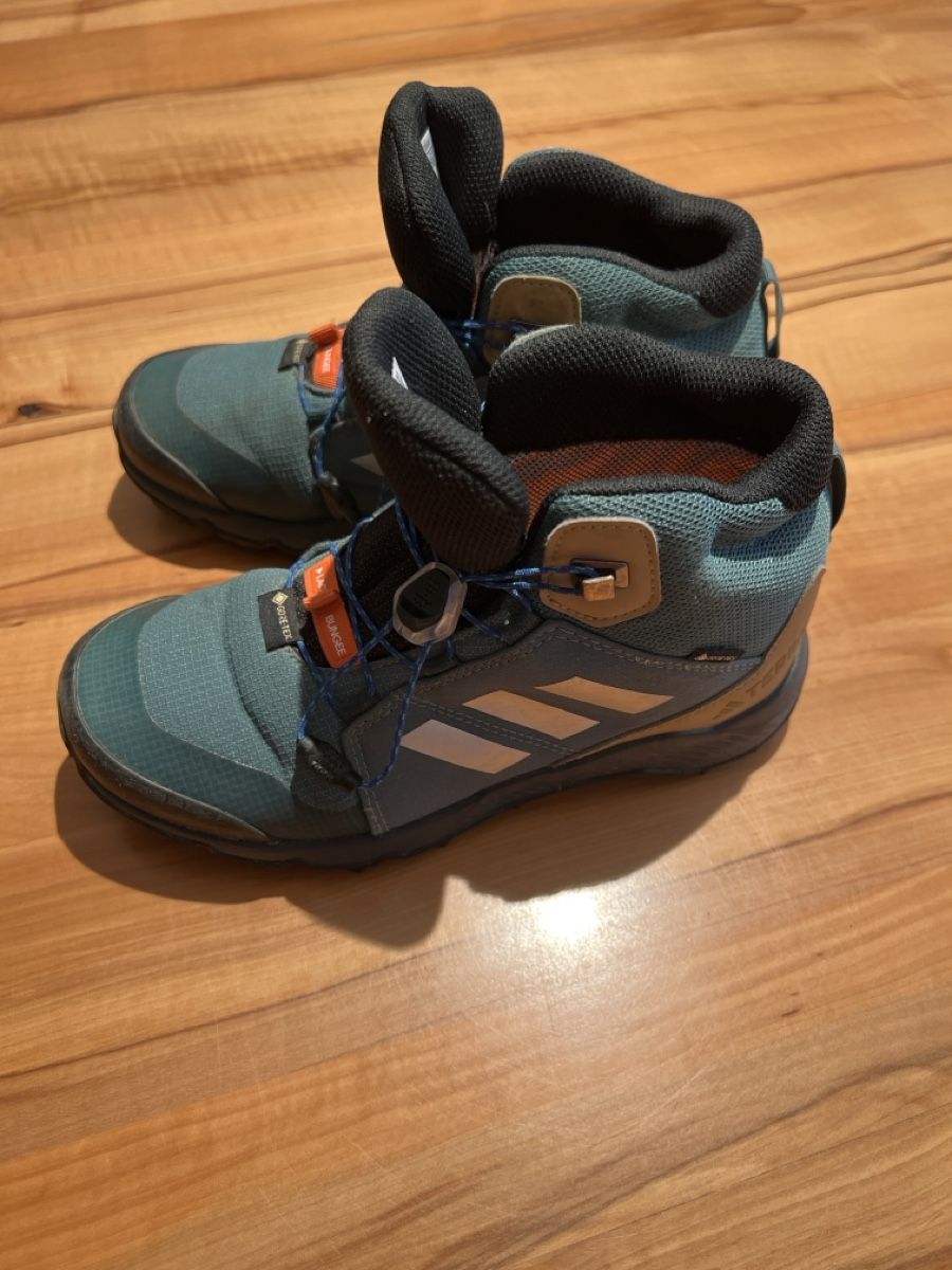 Herrenschuhe: Kinder Wanderschuhe Adidas Terrex Gore-Tex Grösse 34 – Gebraucht aus Riehen von silberfiessli 1