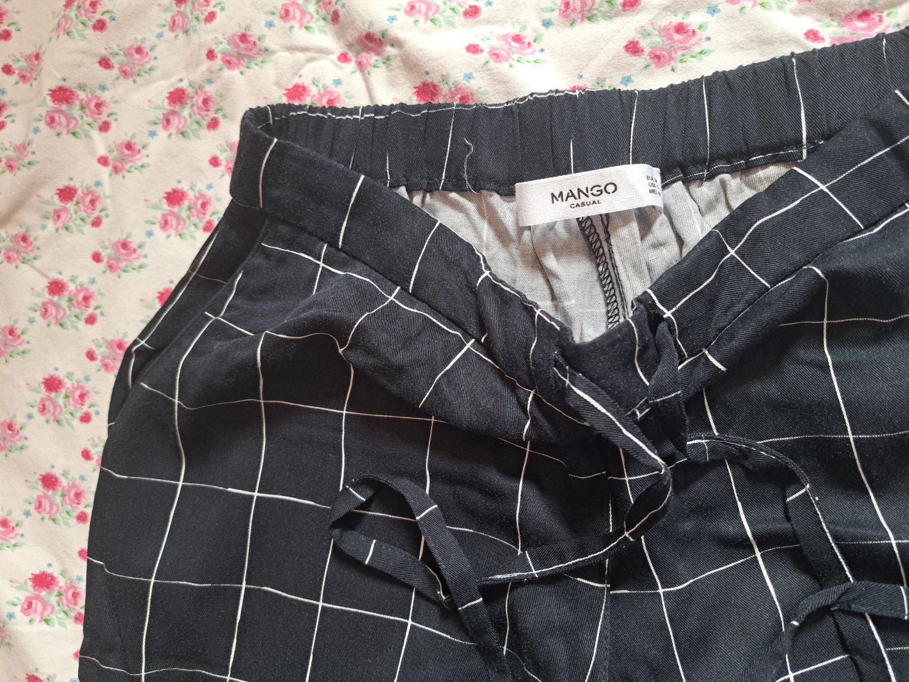 Mango Pantaloni: Hose Grösse M kariert mit elastischem Bund – Usato da Zürich venduto da dph_r9t2 4