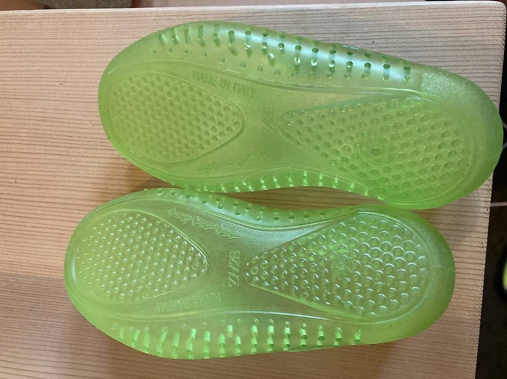 Scarpe per ragazzi: Badeschuhe Gr.27/28 – Usato da Brunnadern venduto da Bumlebee 2