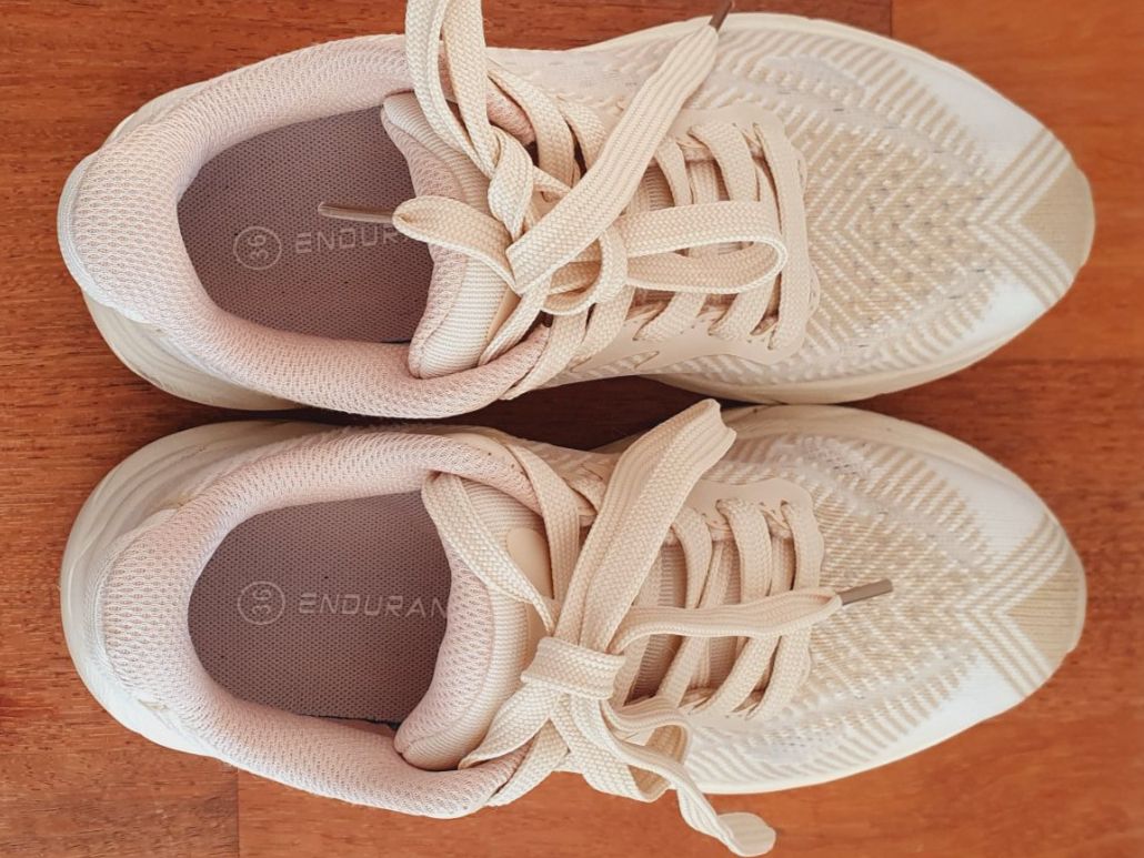Scarpe da donna: Endurance Schuhe Sneakers Grösse 36 beige – Usato da Stansstad venduto da InStyle8 4