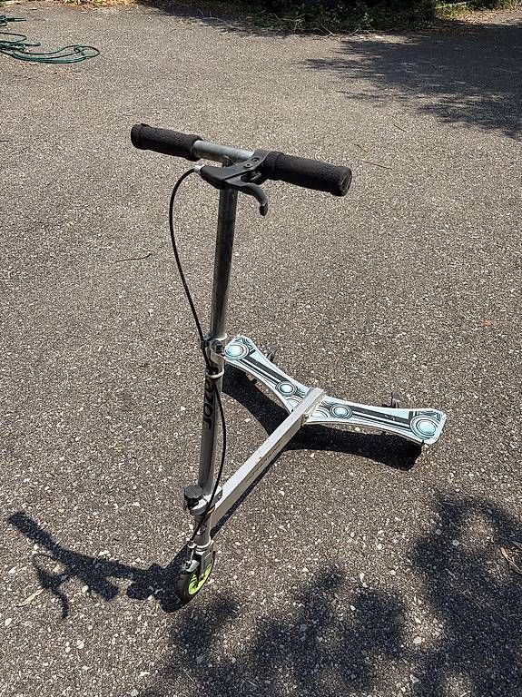 Kickboard: monopattino Razor  – Usato da Davesco-Soragno venduto da ele_vxg5 1