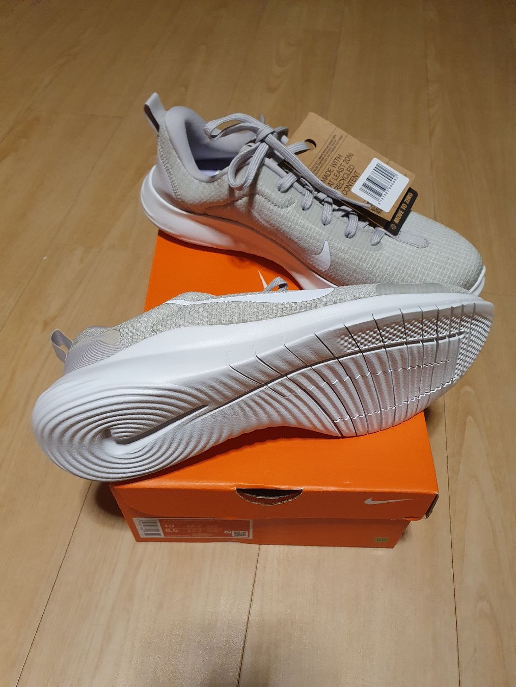 Nike Herrenschuhe: Neu Nike Flex Experience RN Grau 2 Gr. 42 Schuh – Neu und originalverpackt aus Val D Illiez von SnowRoof 2