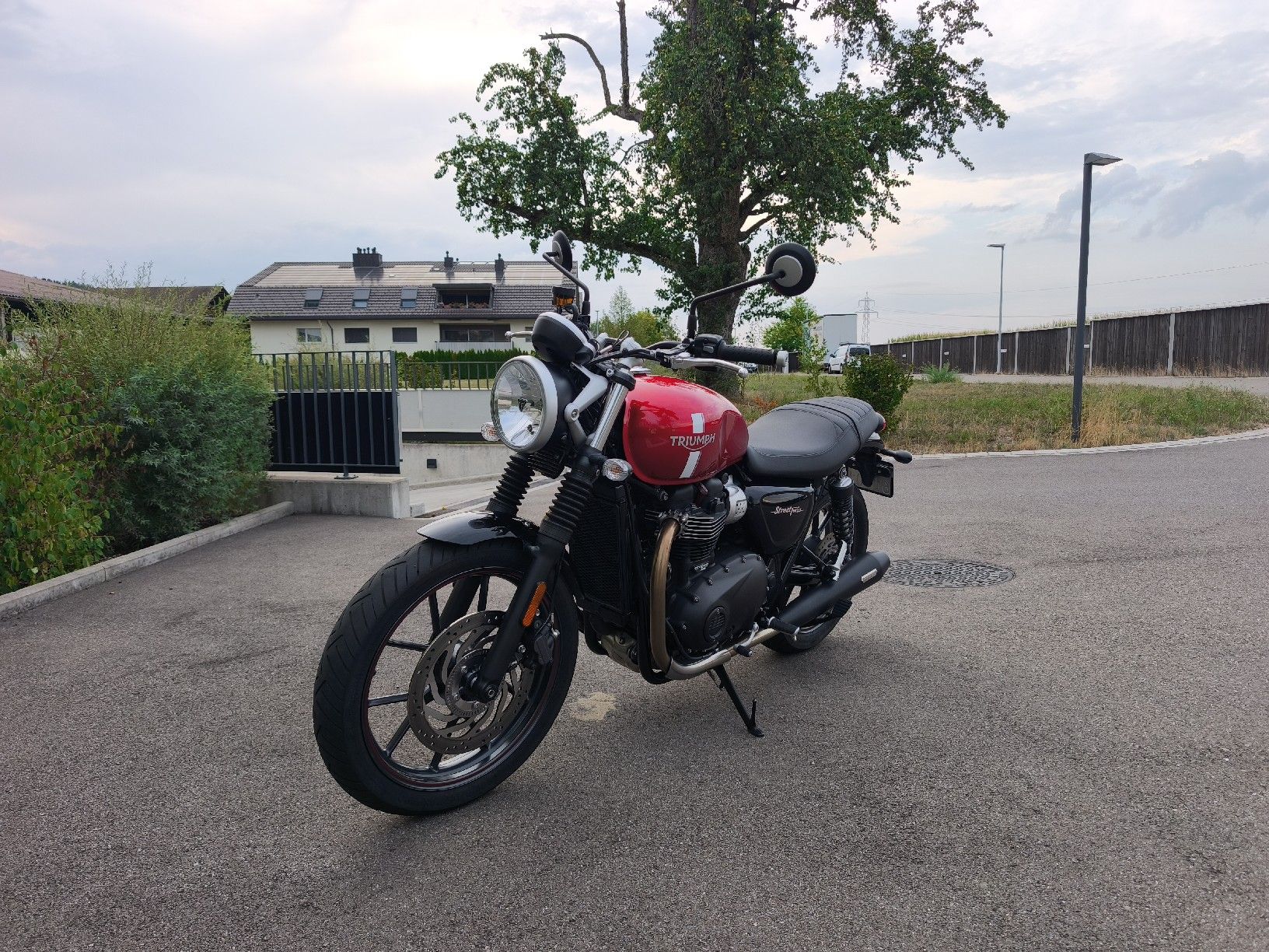 Triumph Strasse: Triumph Street Twin 900 – Gebraucht aus Waltenschwil von pat_mck8
