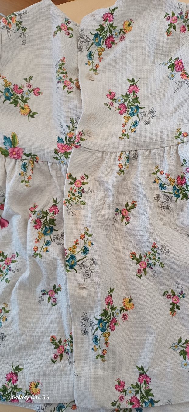 Zara Kleider & Röcke: Sommerliches Blumenkleid Zara 104 – Gebraucht aus Riniken von Lessy- 3