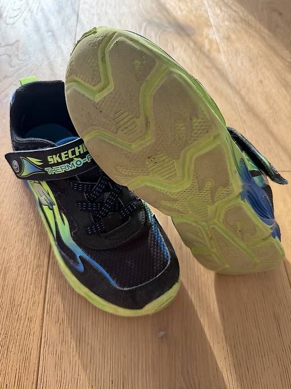 Schuhe für Jungen: Skechers Grösse 35 – Gebraucht aus Otelfingen von che_26d5