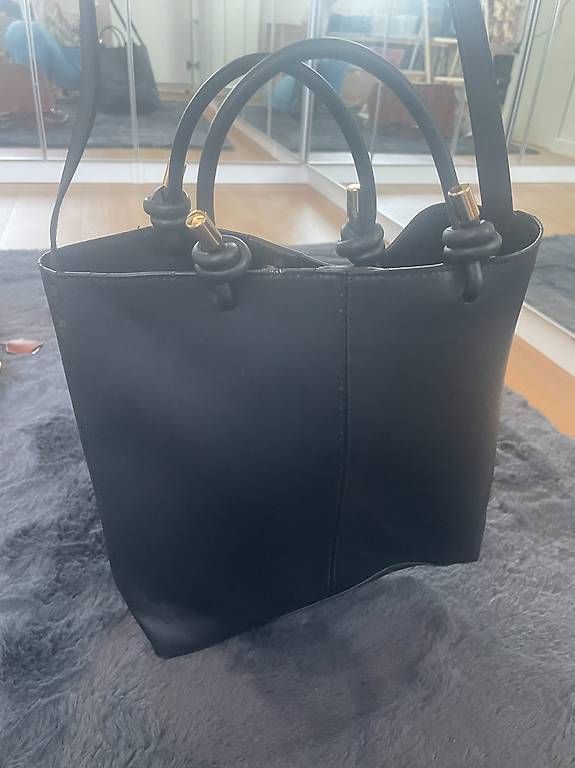 Taschen für Damen: Schwarze Tasche von H&M – Gebraucht aus Lenzburg von Butterfly_95 1