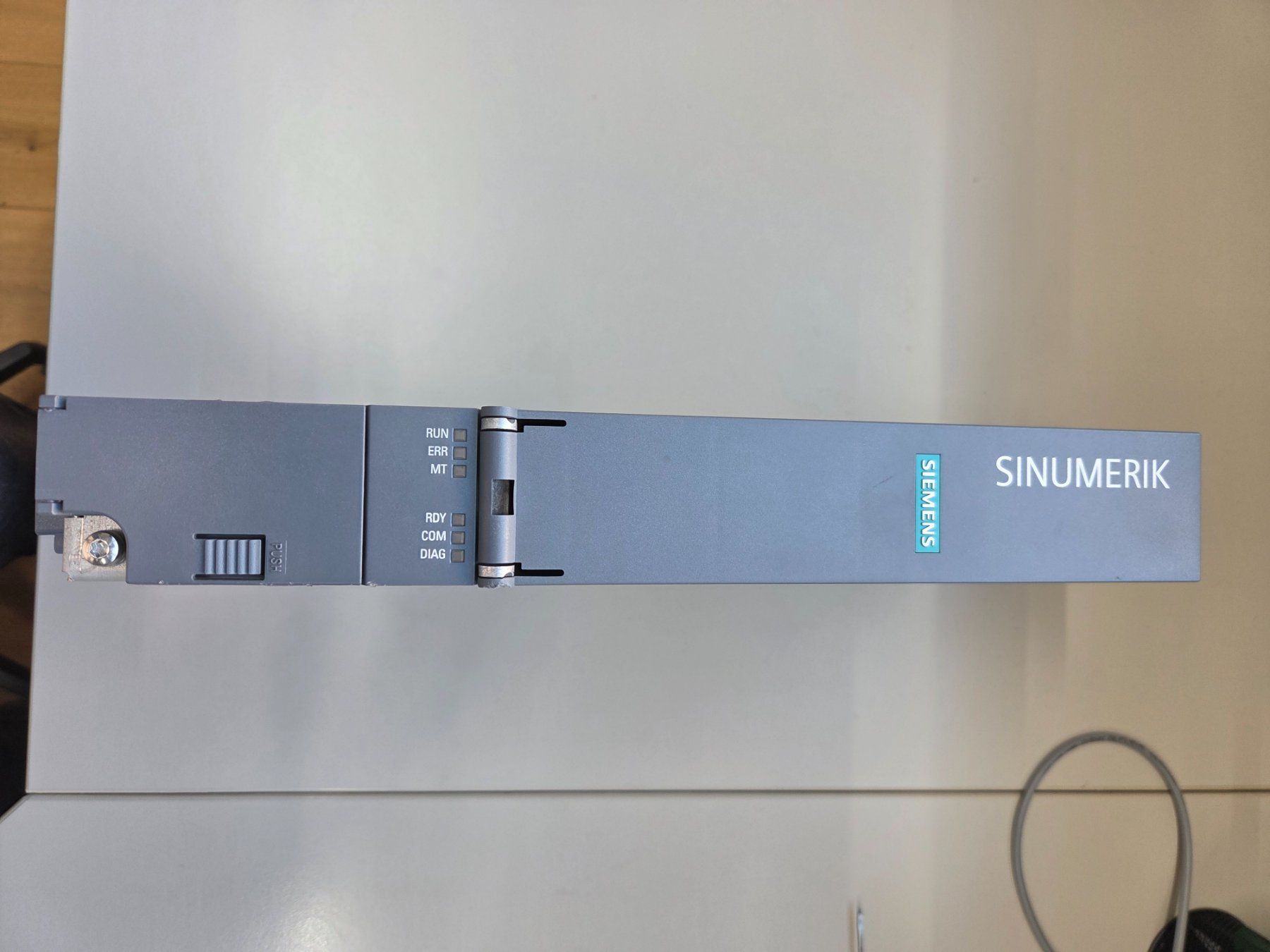Siemens Componenti elettronici: SINUMERIK ONE NCU 1750 avec API 1500F – Usato da Moutier venduto da tsa_yh56