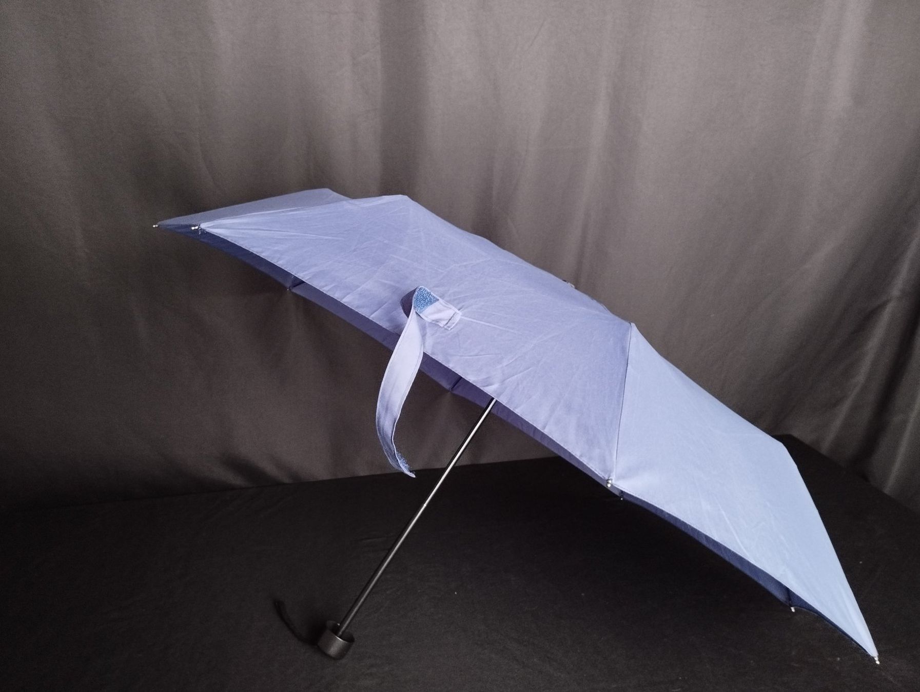 Ombrelli: Regenschirm blau – Usato da Schübelbach venduto da Restwert_Schubelbach 7