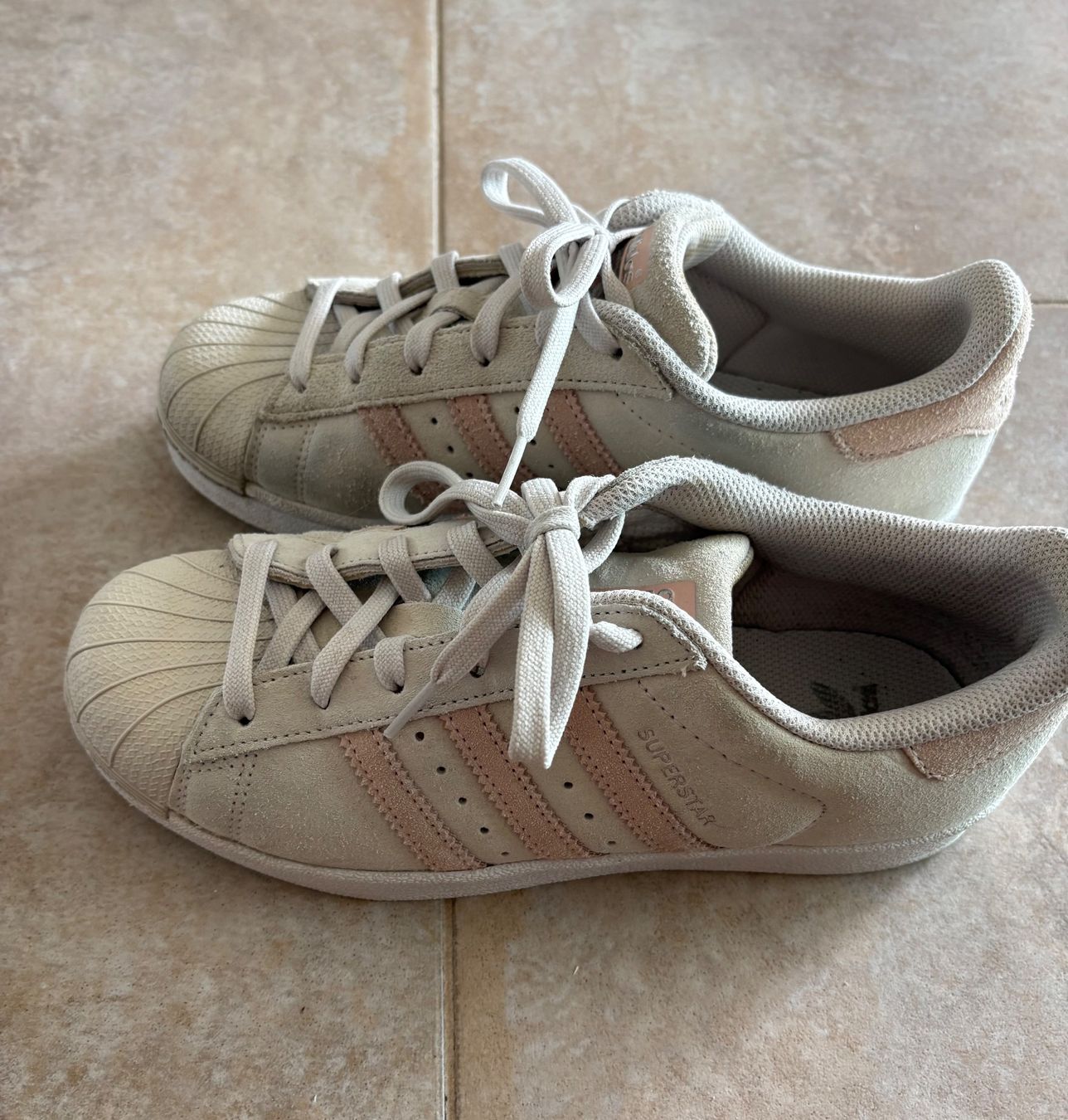 Adidas Scarpe da uomo: Adidas Superstar Gr. 38 2/3, Wildleder, beige mit rosa – Usato da Baden venduto da est_92cz 2