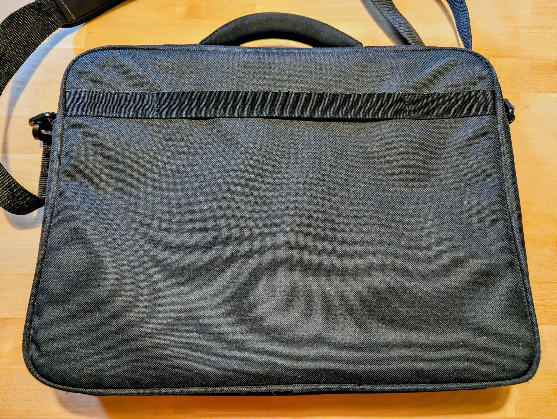 Targus Sacs: Neue Laptoptasche Targus schwarz mit Fächern – Neuf (Voir description) à Goldingen par YouAreMySunshine 3
