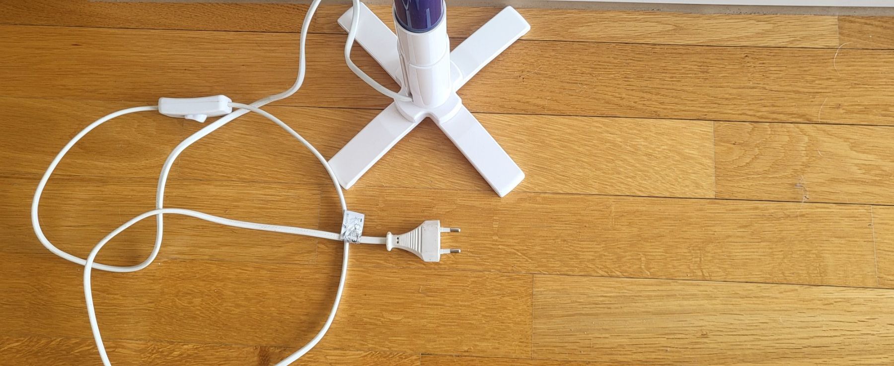 Lampen: Néon bleu avec support – Gebraucht aus Granges-Paccot von Cecile76 1