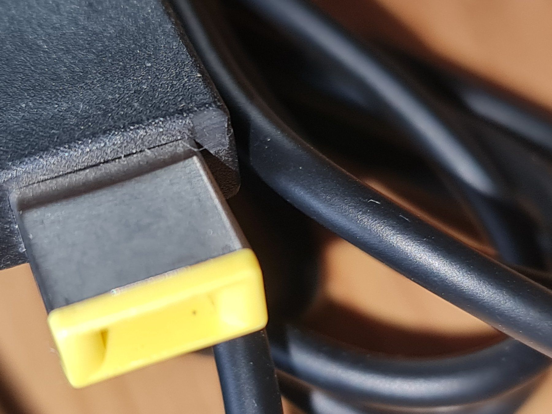 Caricabatterie: Lenovo Laptop Netzteil 65W – Usato da Winterthur venduto da Hai6 2