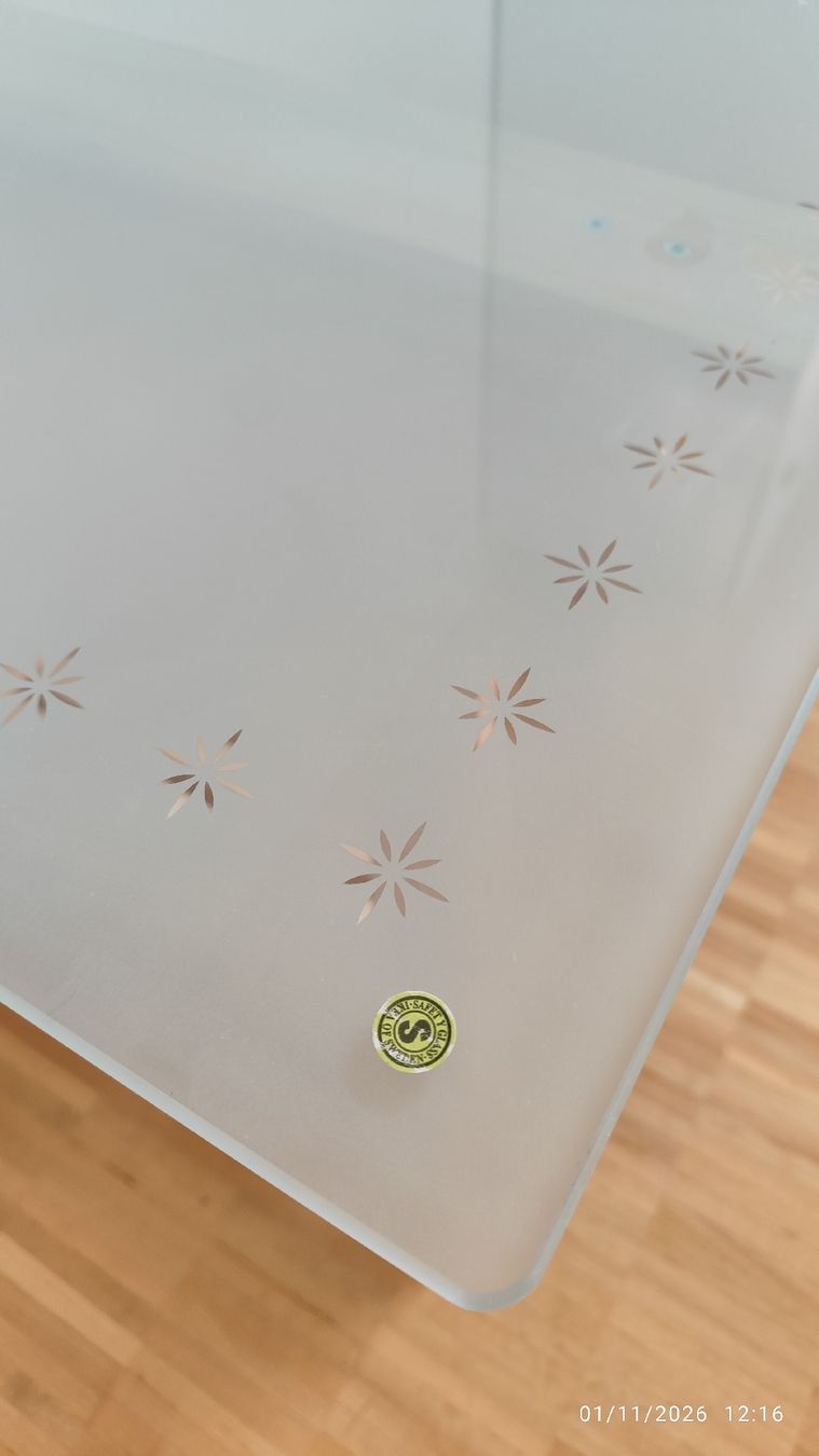 Ikea Scrivanie: Glass top trestle desk IKEA – Usato da Weiningen ZH venduto da ali_cpd5 2
