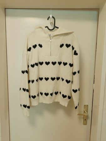Copperose Pullover weiss mit schwarzen Herzen, ca. M