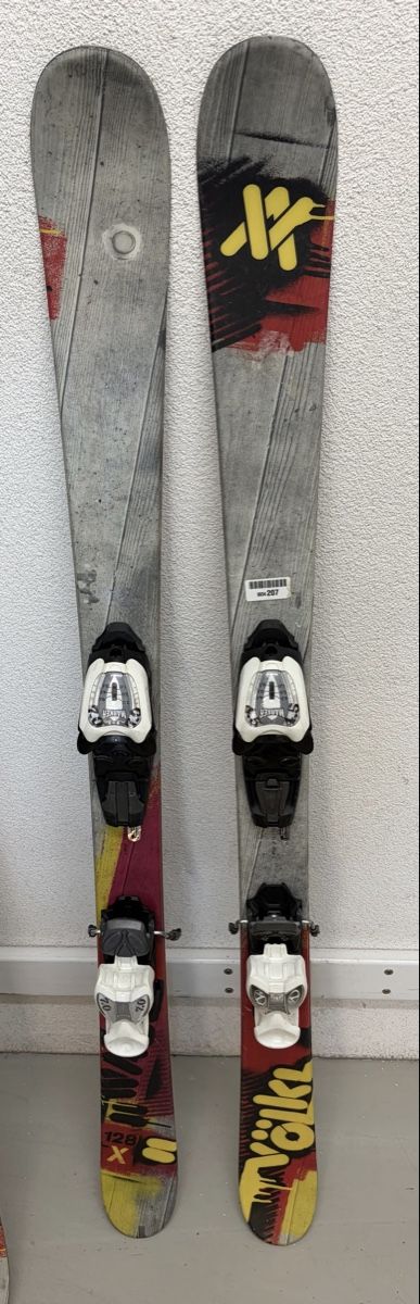 Völkl Skis: Freestyle/Twin Kinder Ski 128 cm – Gebraucht aus Horw von taskinardi