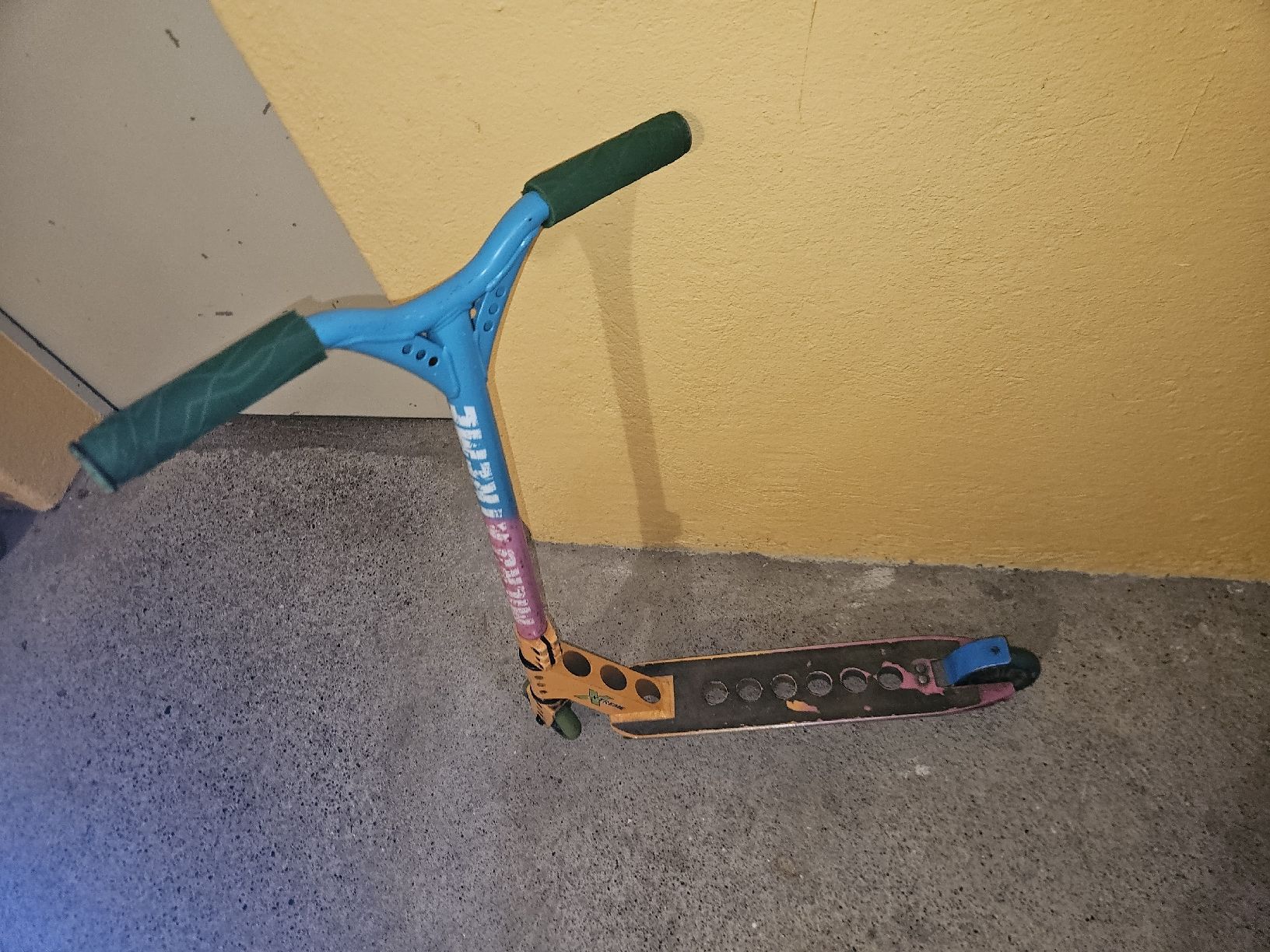 Kickboard: Stuntscooter Xtreme - Farbig – Usato da Zürich venduto da lallafu 2
