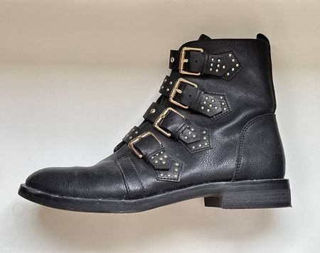Stiefeletten mit goldenen Details Grösse 38