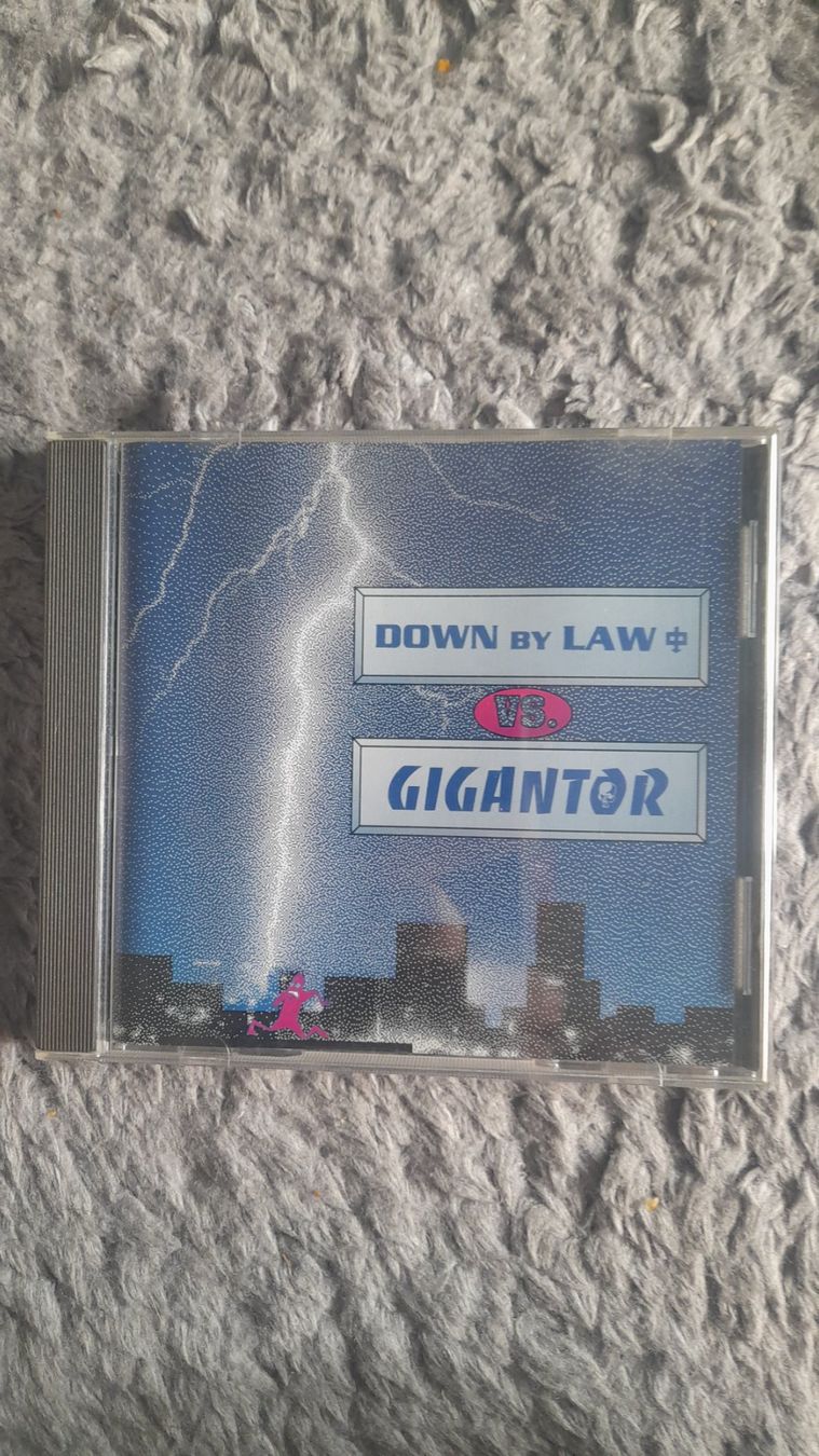 CDs: DOWN BY LAW VS. GIGANTOR     CD – Gebraucht aus Wetzikon ZH von Ramones01