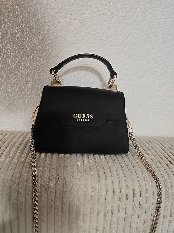 Sacs femmes: Guess Mini Handtasche in Schwarz – D'occasion à Grenchen par sja_klm2