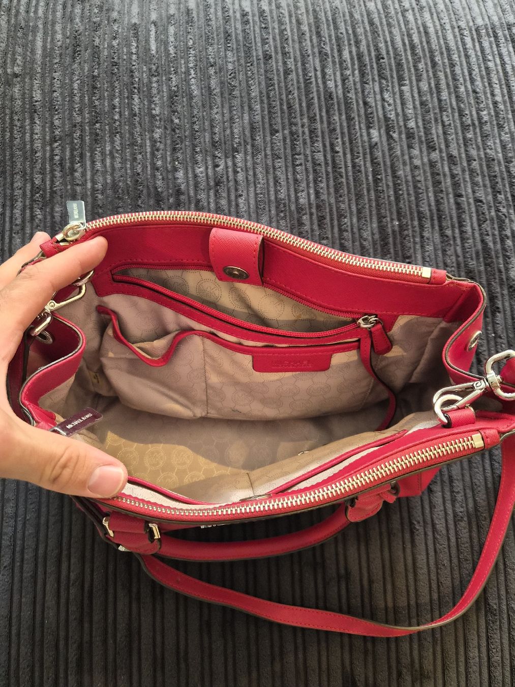 Michael Kors Taschen für Damen: Michael Kors Crossbody Handtasche – Neu (gemäss Beschreibung) aus Volketswil von SecondHanderia 2