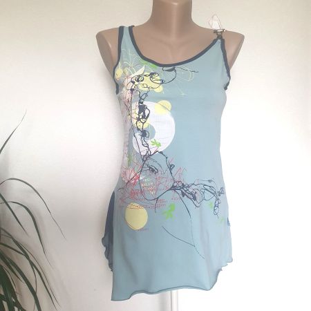 Haut 2026 (Deux Mille Vingt Six) – Motifs Graphiques– Taille